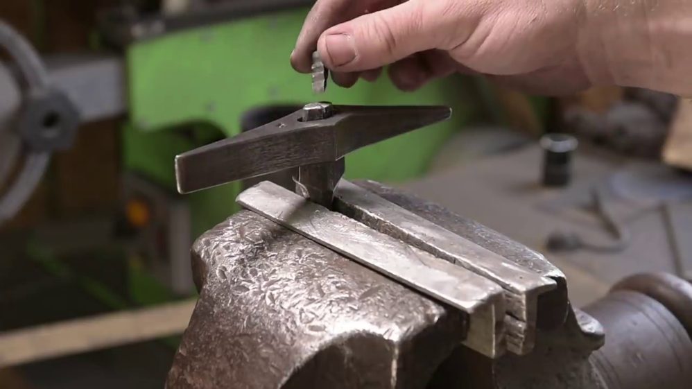 Blacksmithing - Forging a chipping hammer - Torbjörn Åhman