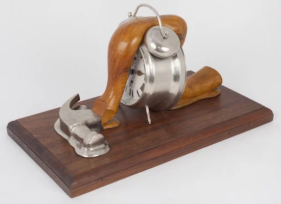 Hamer en wekker en Dali